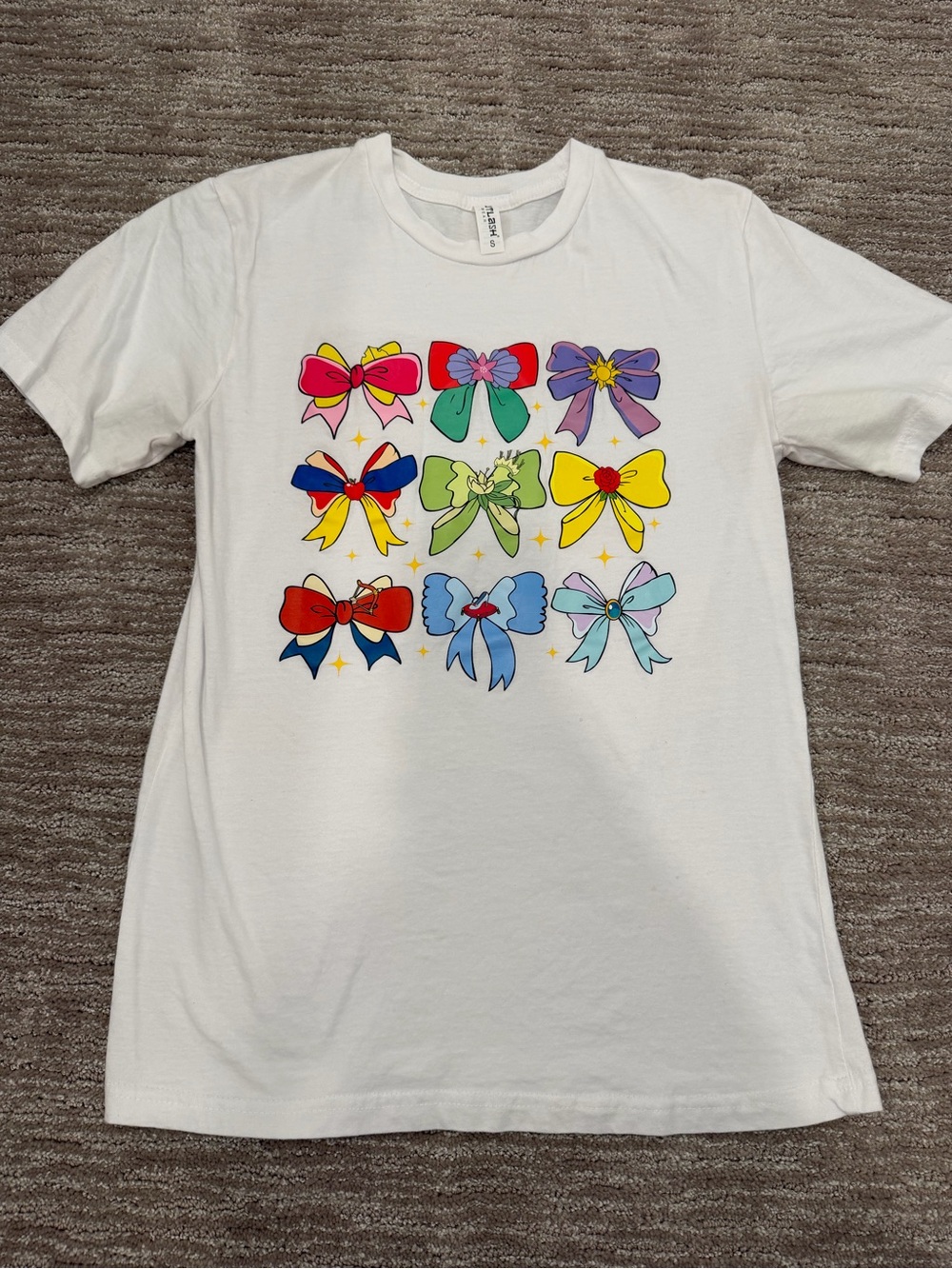 Women’s White Disney Princess Graphic Tee wit Bow Print